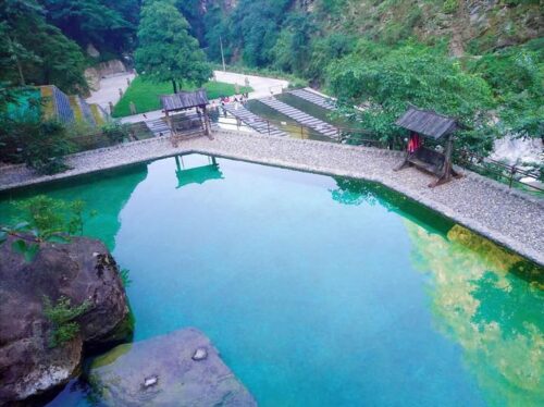 中国最好的温泉排名第一(中国最出名的温泉是哪里)