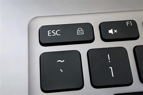 电脑笔记本键盘锁住(键盘锁住了怎么解锁 笔记本屏幕不亮)