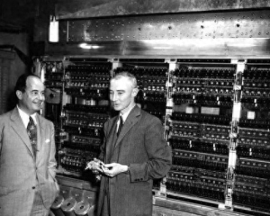 第一台电子计算机是谁制造的(第一台电子计算机是谁1946年在美国研制的)